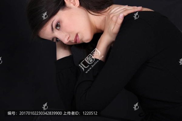 在黑色的渴望的女人