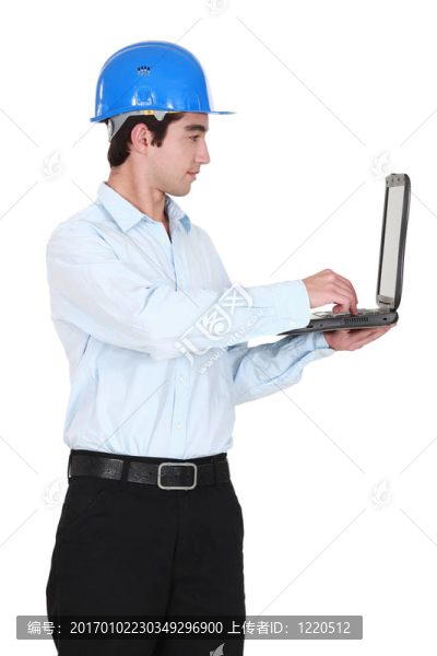 建筑師使用筆記本電腦