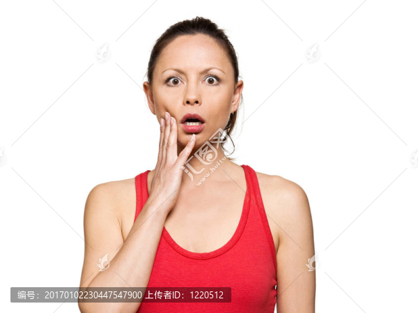 表情驚訝女人睜大眼睛的肖像