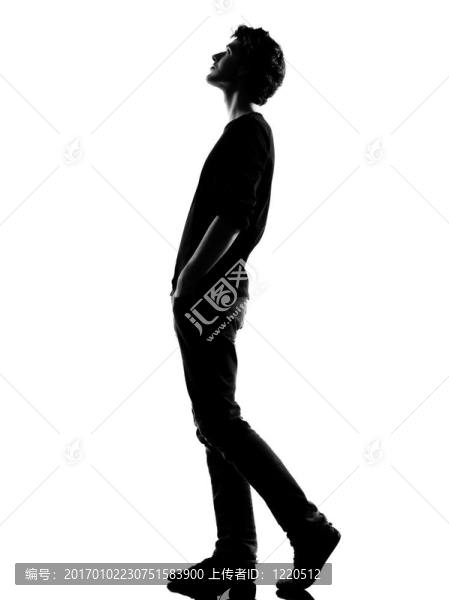 年輕人剪影抬頭看