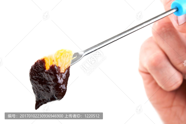 黑巧克力中的橘子