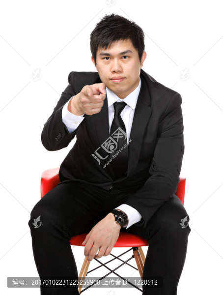 商人坐著指著你