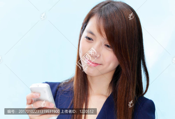 亞洲婦女使用手機(jī)