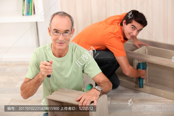 父子組裝家具