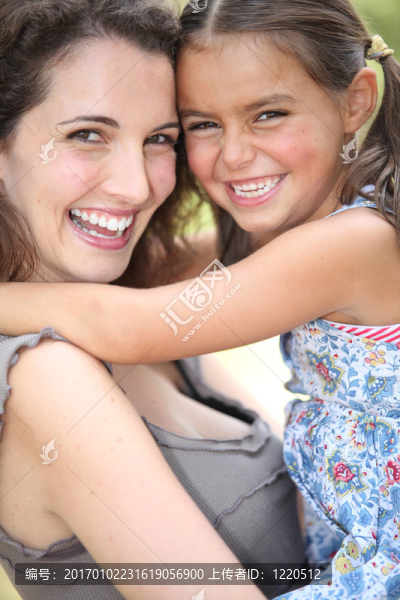 公園里的母女