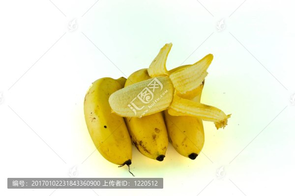 白色背景下的香蕉