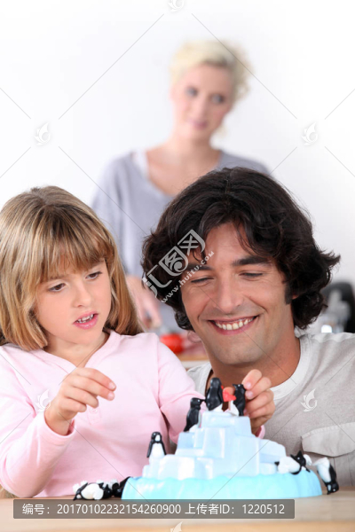 父親玩弄女兒