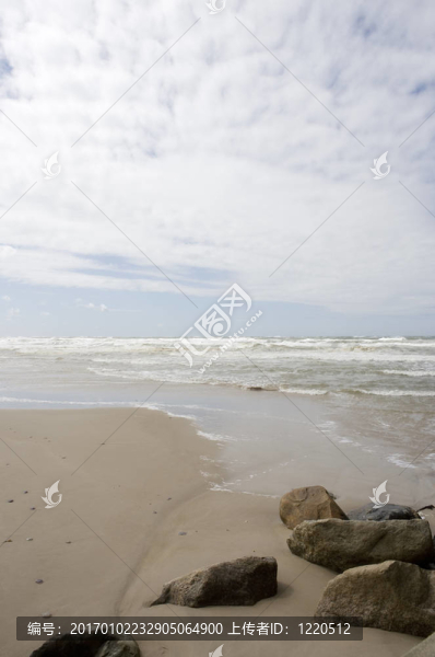 陰天的海灘