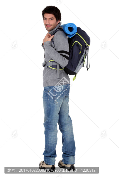 男旅行者和背包
