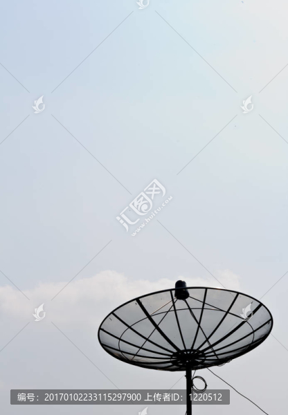 衛(wèi)星天線面向天空