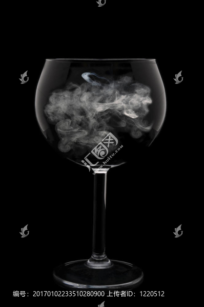 Wine,Glass在黑與煙在碗里