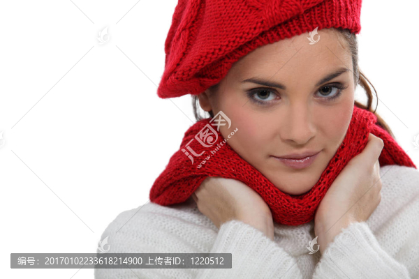 在冬天的衣服一個(gè)可愛的女肖像。