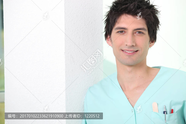 年輕的男護(hù)士