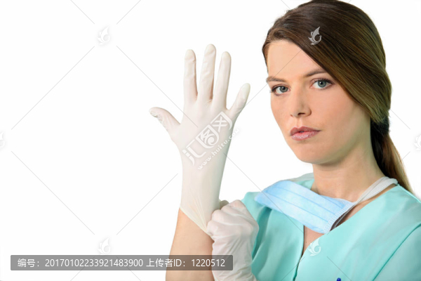 戴乳膠手套的護士