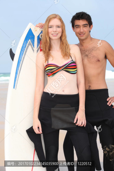 男孩和女孩的沖浪板