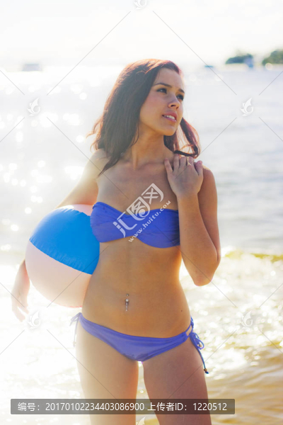 夏日陽光海灘娛樂