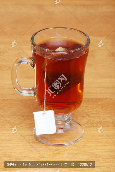 帶袋和標(biāo)簽的玻璃茶杯