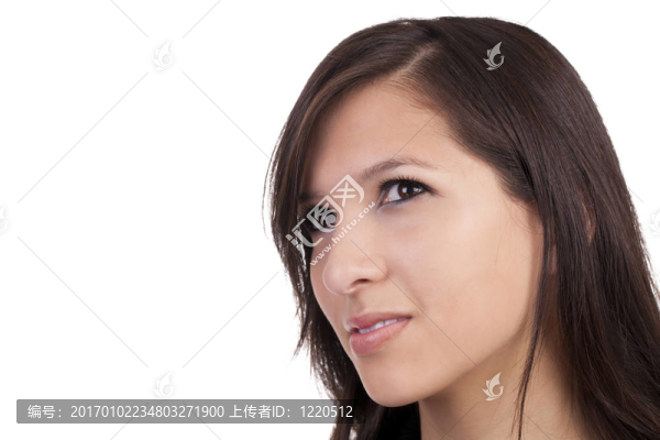 年輕漂亮的黑發(fā)女人特寫肖像水平
