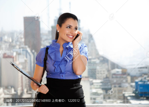 年輕女經(jīng)理隨叫隨到