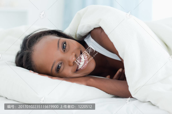 容光煥發(fā)的女人醒來