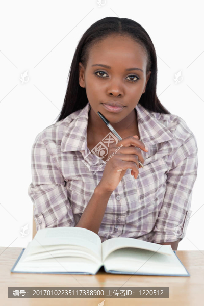 讀小說的年輕女人