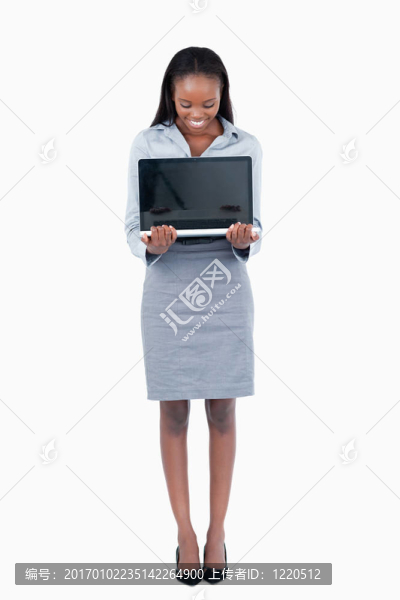 一個(gè)商人顯示筆記本電腦畫(huà)像-匯圖網(wǎng) www.fosd68.com 一個(gè)商人顯示筆記本電腦畫(huà)像