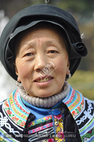 中國(guó)羌族婦女