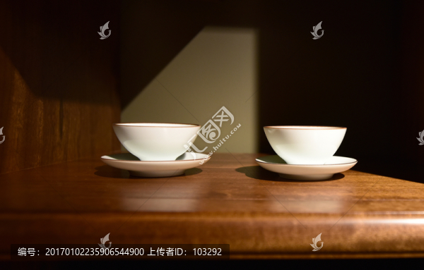 一對小茶碗