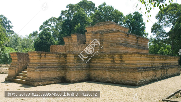 對(duì)河口占碑寺。