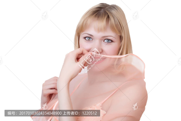穿粉紅色連衣裙的新娘