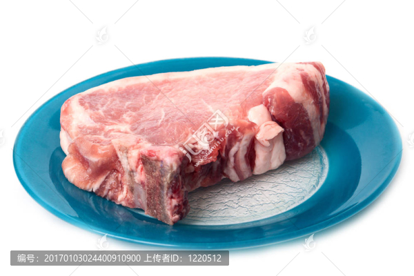 藍(lán)色盤子上的大塊肉