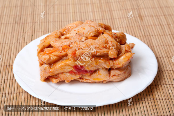 白盤子上的魚(yú)