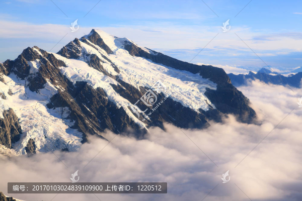 山頂庫克霧霧景觀從直升機；新西蘭