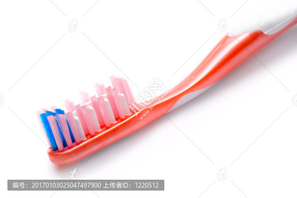 白色牙刷