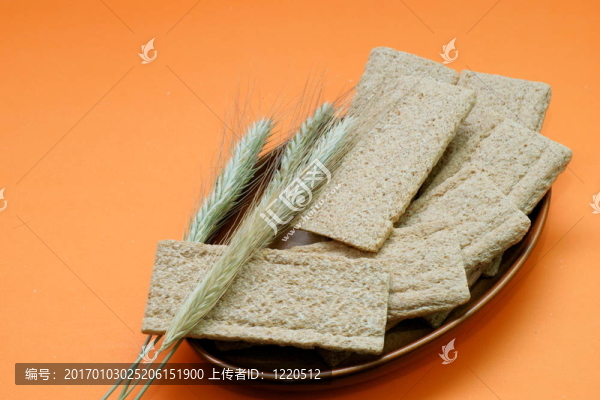 面包和玉米；小麥