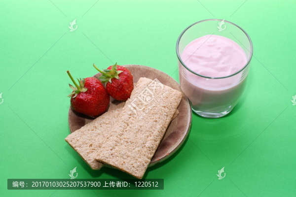 面包和玉米；小麥；草莓；冰沙