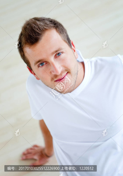 健身房里的男人
