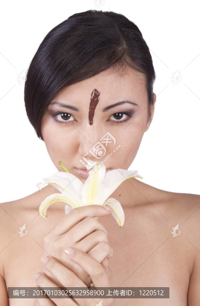 莉莉的女孩；他臉上的巧克力。