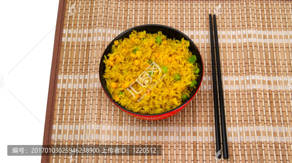 一碗米飯和筷子