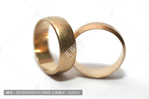 兩個結(jié)婚戒指