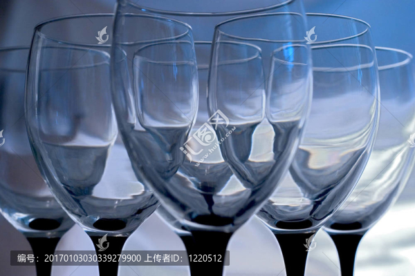 玻璃杯
