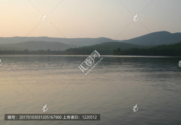 晚上湖
