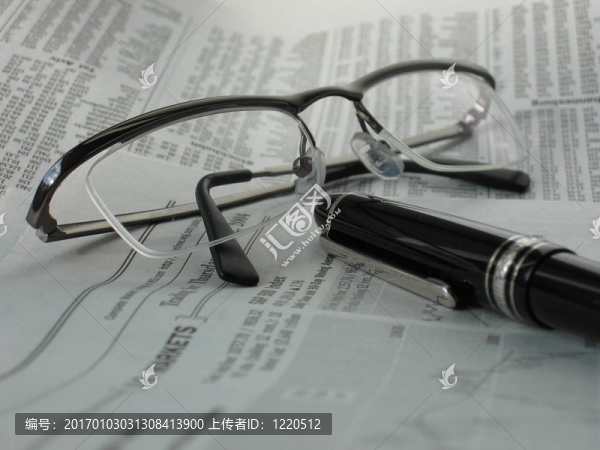 newspap_glasses_pen