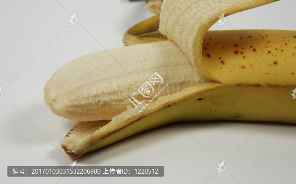 剝了皮的香蕉