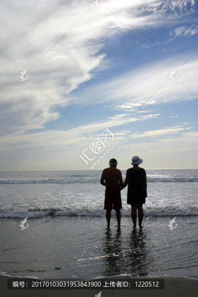 海灘上的夫婦