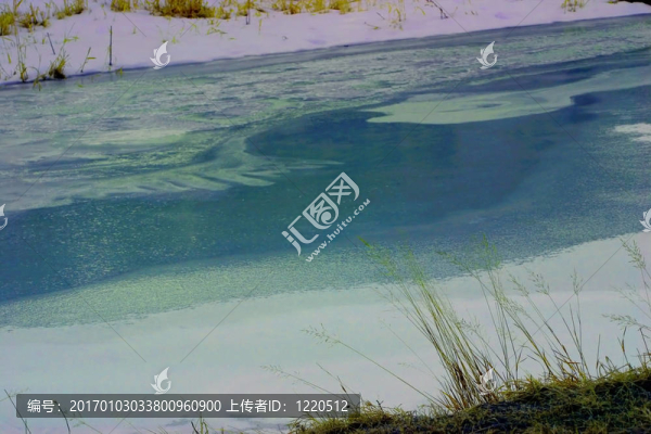 冰冷的河水
