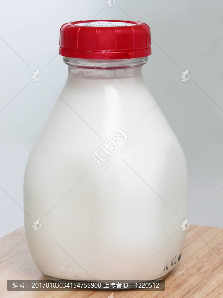 一瓶牛奶