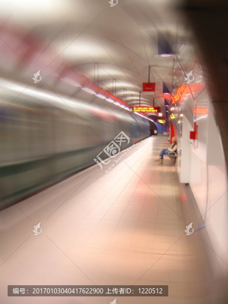 摘要地鐵站