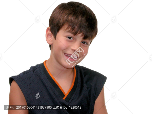 男孩微笑著微笑