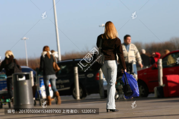 機場的女人